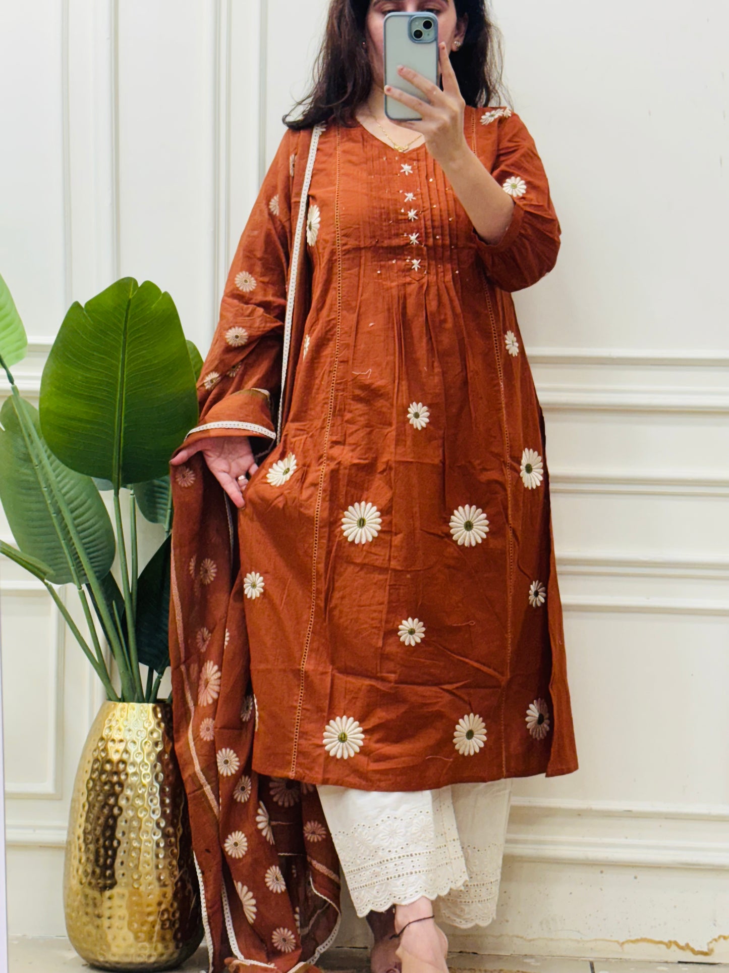 Premium Cotton lotus kurta set with chikankari bottom